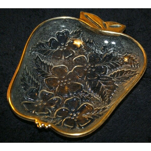 VINTAGE CLEAR CUT GLASS APPLE CANDY DISH WITH GOLD TRIM & FLOWER CUTOUTS - Picture 2 of 3
